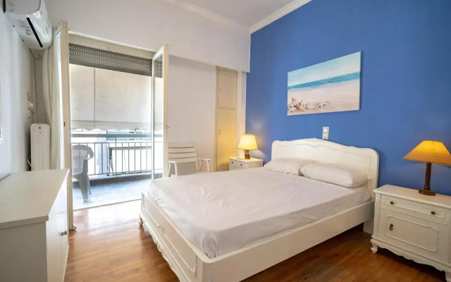 Larissa Station metro st. 2 bedrooms 3 pers. flat