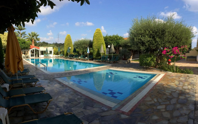 Nikolas Villas Apartments