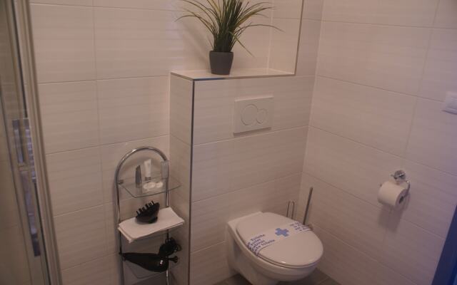 Fast Lane Hotel