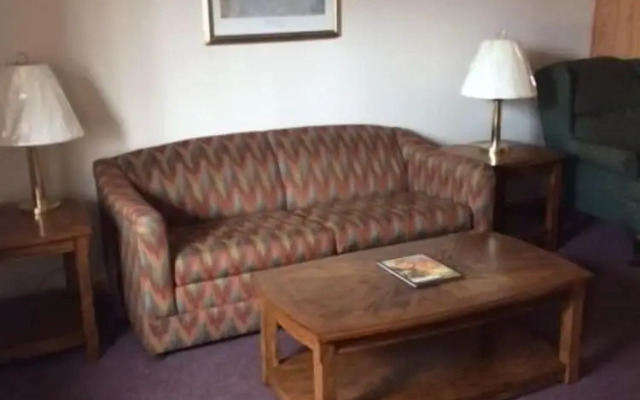 MacThrift Motor Inn