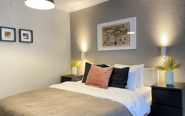 Central and Charming Flat With Balcony in Sisli