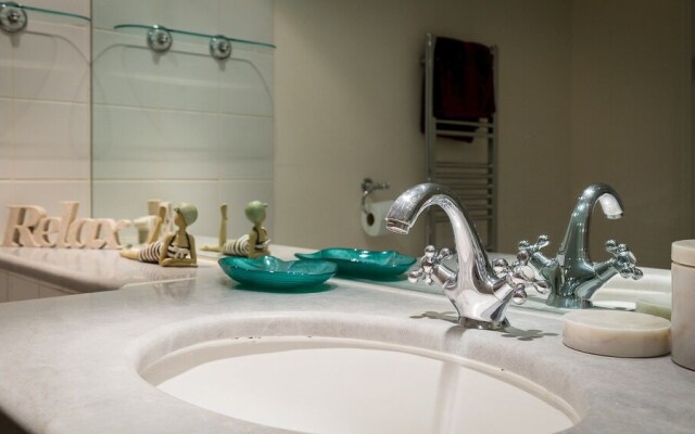 2-bed 2-bath Next to Park Lane