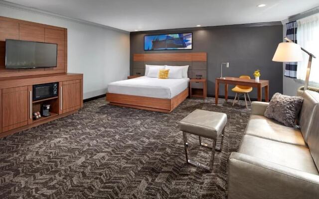 Studio Inn & Suites Downey