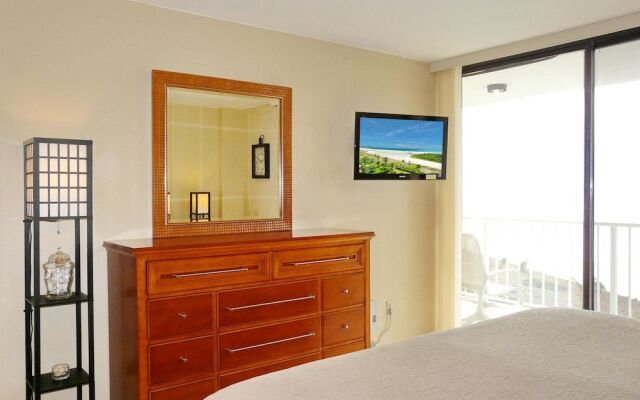 Stylish Beachfront Condo With Pool and Ocean Views