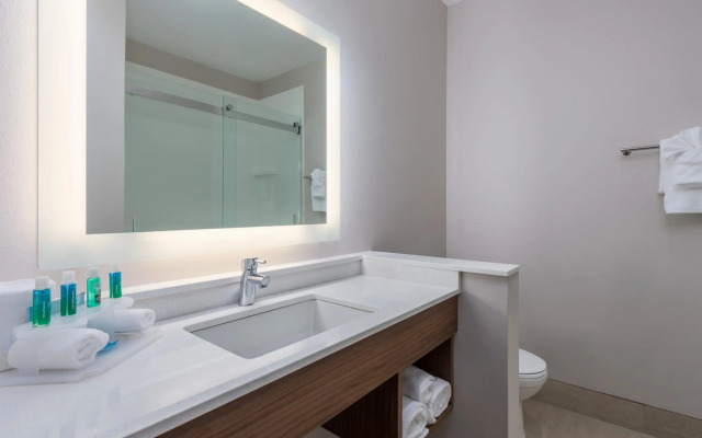 Holiday Inn Express & Suites Edwardsville by IHG