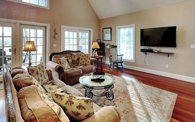 A Lakefront Paradise