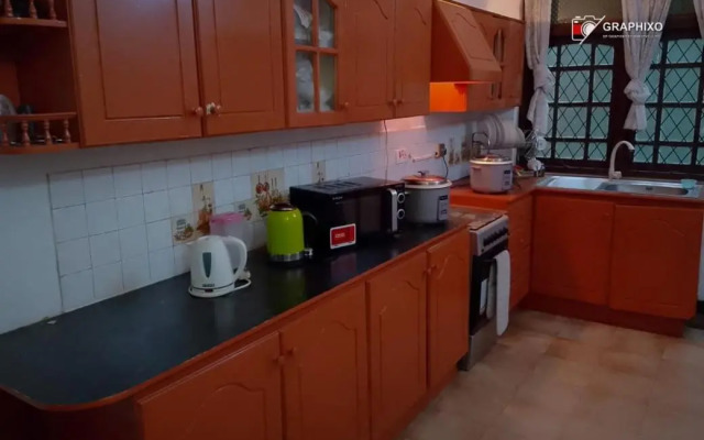 Ceylon Travel and Stay Lodge