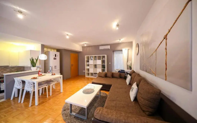 Stomorica Apartments