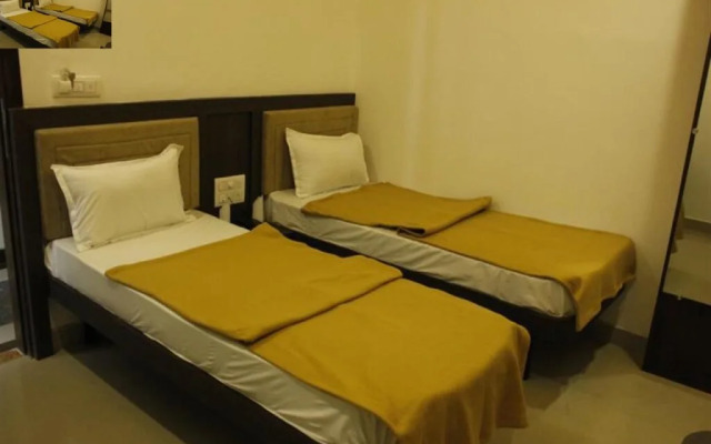 Hotel Shiv lake