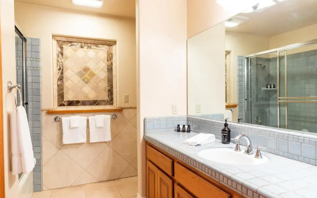 Glenoak by AvantStay | Sleeps 16! 4.5 Acres w/ Spa & Panoramic Man Views