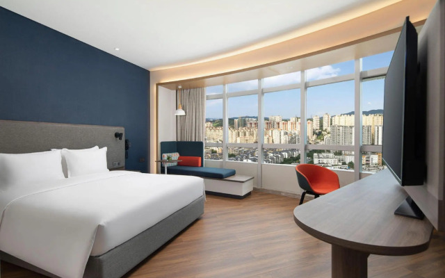 Holiday Inn Express Yibin, an IHG Hotel