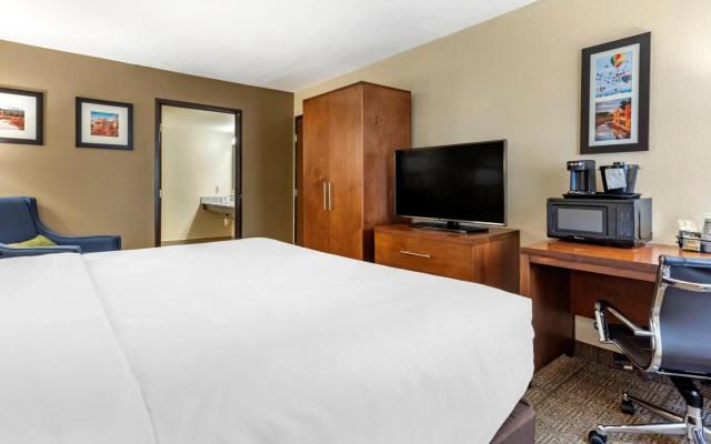 Comfort Inn & Suites Albuquerque Downtown - фото 3