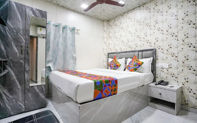 Fabhotel Hans Residency