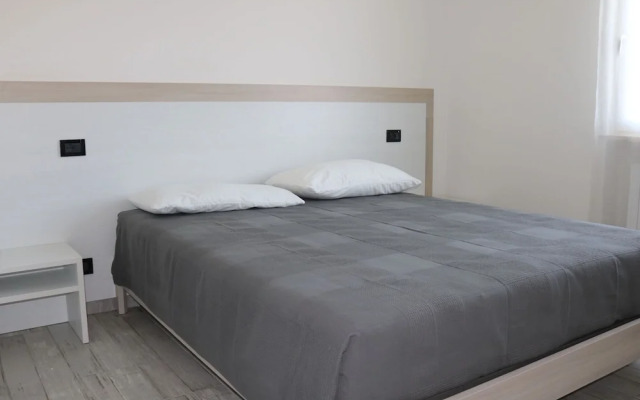 Holiday Apartment near Lake, Shared Swimming Pool