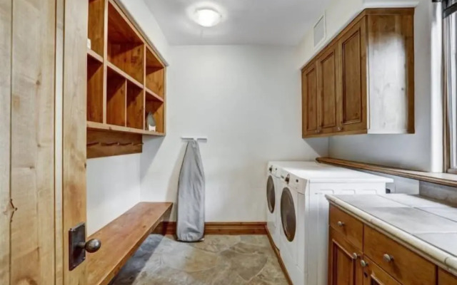 5 Bedroom Luxury Townhome in Lionshead Village