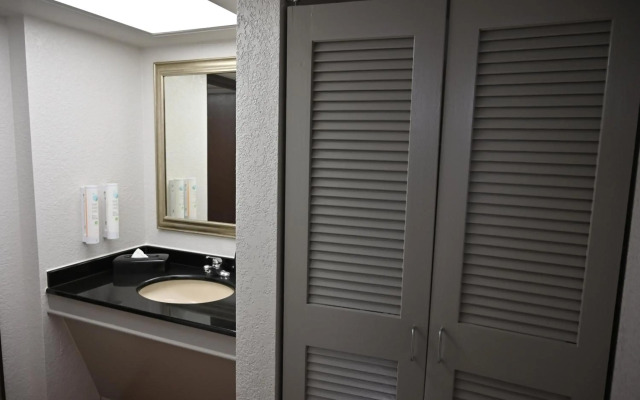 Atrium Hotel and Suites DFW Airport South