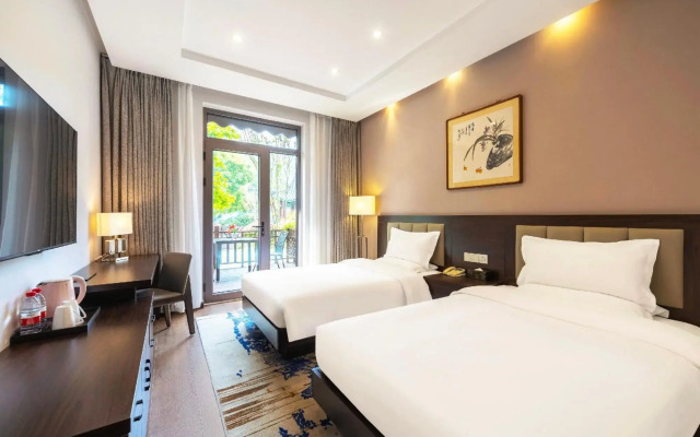 Fragrant Hills Holiday Business Hotel