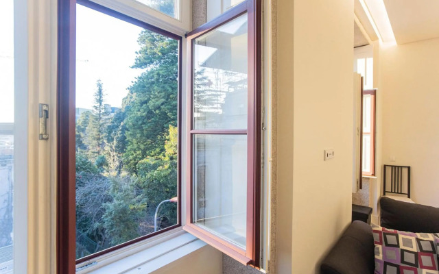 Modern 2BR Duplex Downtown by Art District by LovelyStay