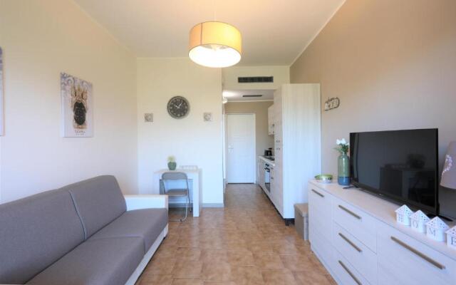 Pietrenere APT with Balcony 120m from the Sea