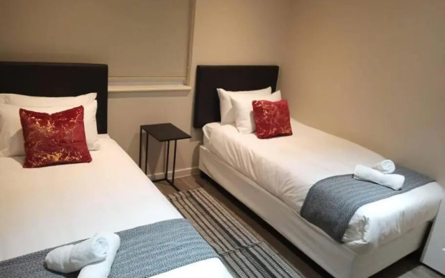 Accommodation Front - The Sails C6-18