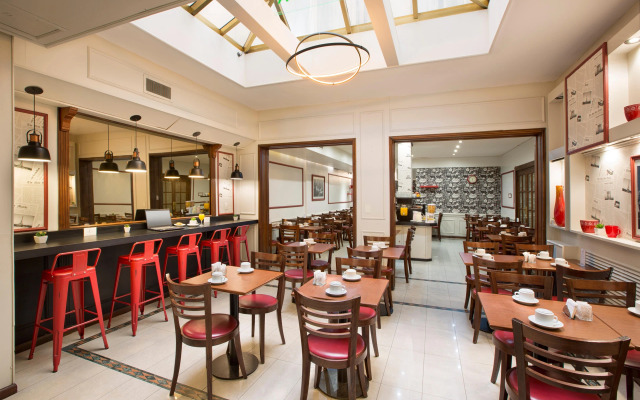 Waldorf Hotel