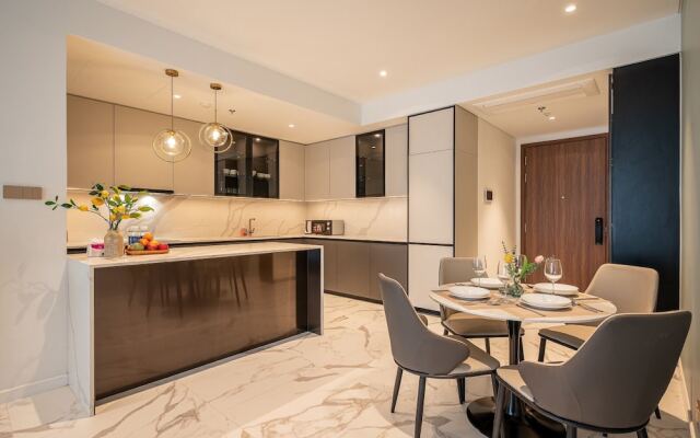 The Crest Residence Luxury by Metropole