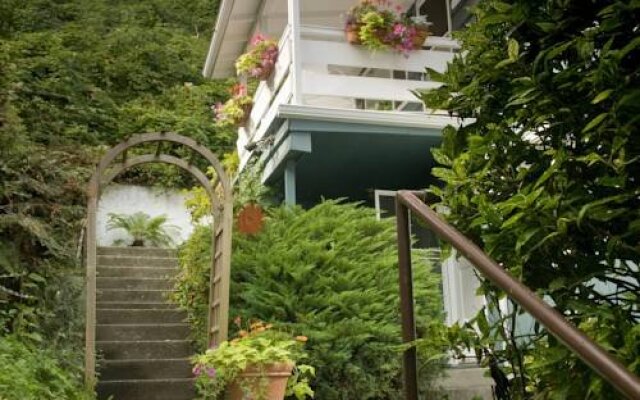 Chambered Nautilus Bed and Breakfast Inn