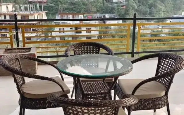 Shesh Besh Guest House & Restaurant