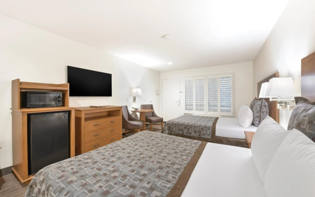 Anaheim Desert Inn & Suites