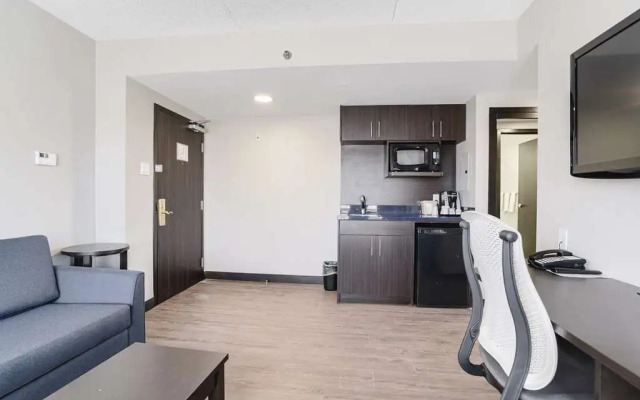 GLo Best Western Mississauga Corporate Centre