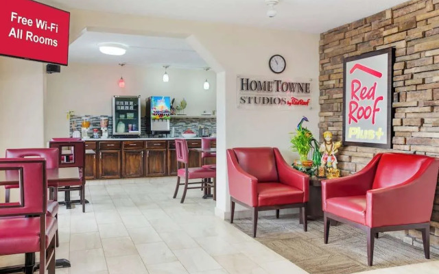 HomeTowne Studios by Red Roof Huntsville - Madison
