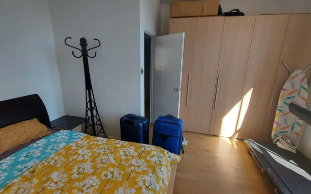 Extra Large One Bedroom Flat With Parking