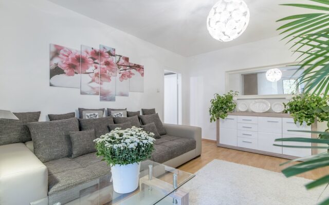 PRIVATE APARTMENT ISARSTRAßE