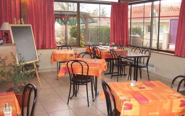 Logis Hôtel Cruzel