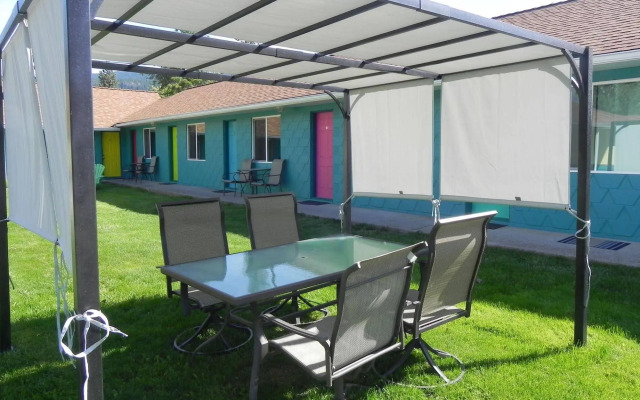 Naramata Courtyard Suites