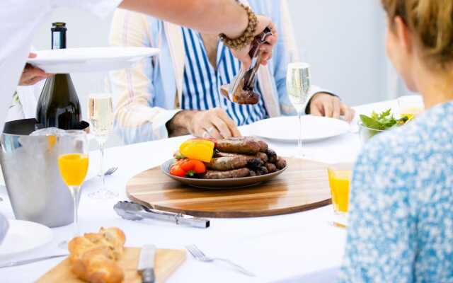 Coomera Houseboat Holidays