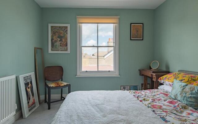 Blackhorse Loft - spacious apartment by the sea