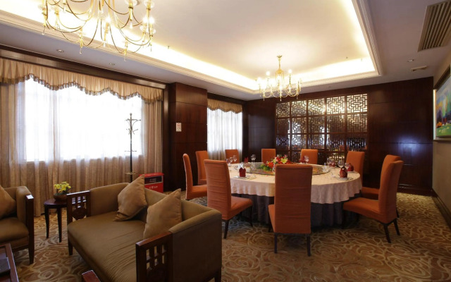 Grand Royal Hotel