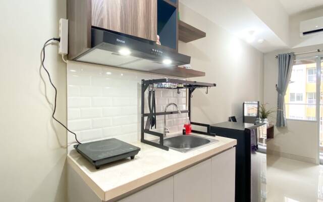 Modern Look Studio Room at LRT City Jatibening Apartment