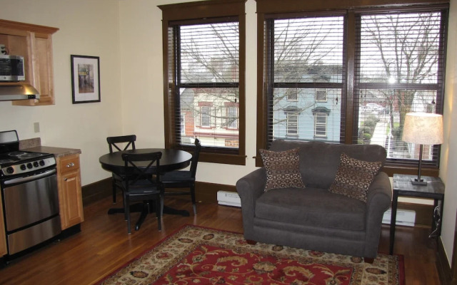 Tawsty Flower - Haines Suites