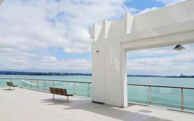 Sea View Princes Wharf Apartments