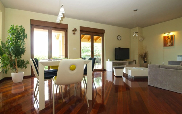Apartment 1695