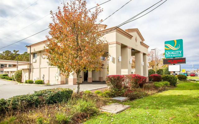 Hibiscus Inn & Suites