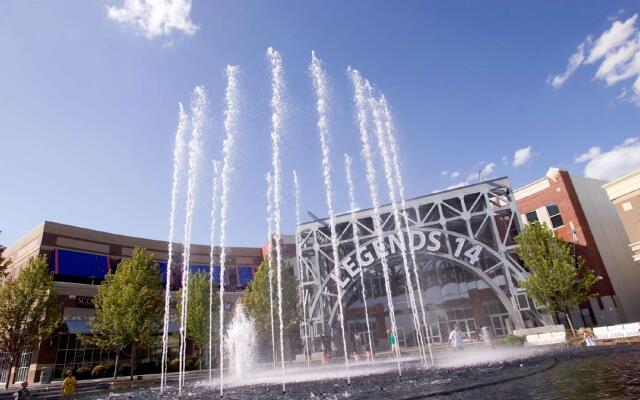 DoubleTree by Hilton Kansas City - Overland Park