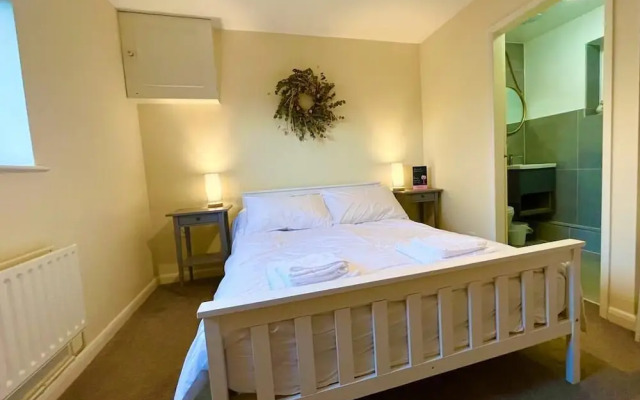 The Farmyard Inn