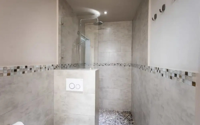 Grand Urban Elegance - City Center Luxury