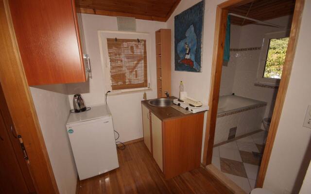 Laros Apartments