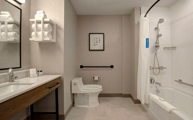 Hampton Inn by Hilton Montreal Downtown