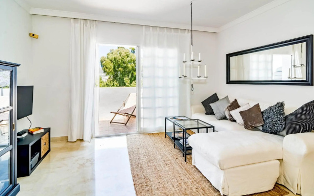AP165 - Contemporary Scandinavian Style Apartment