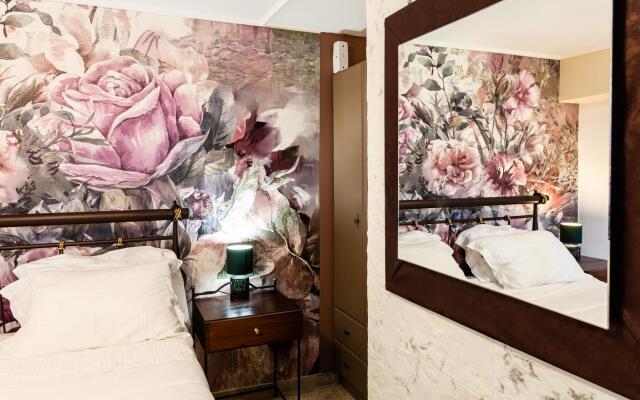 Astros Poolside Home - Moments Of Magic